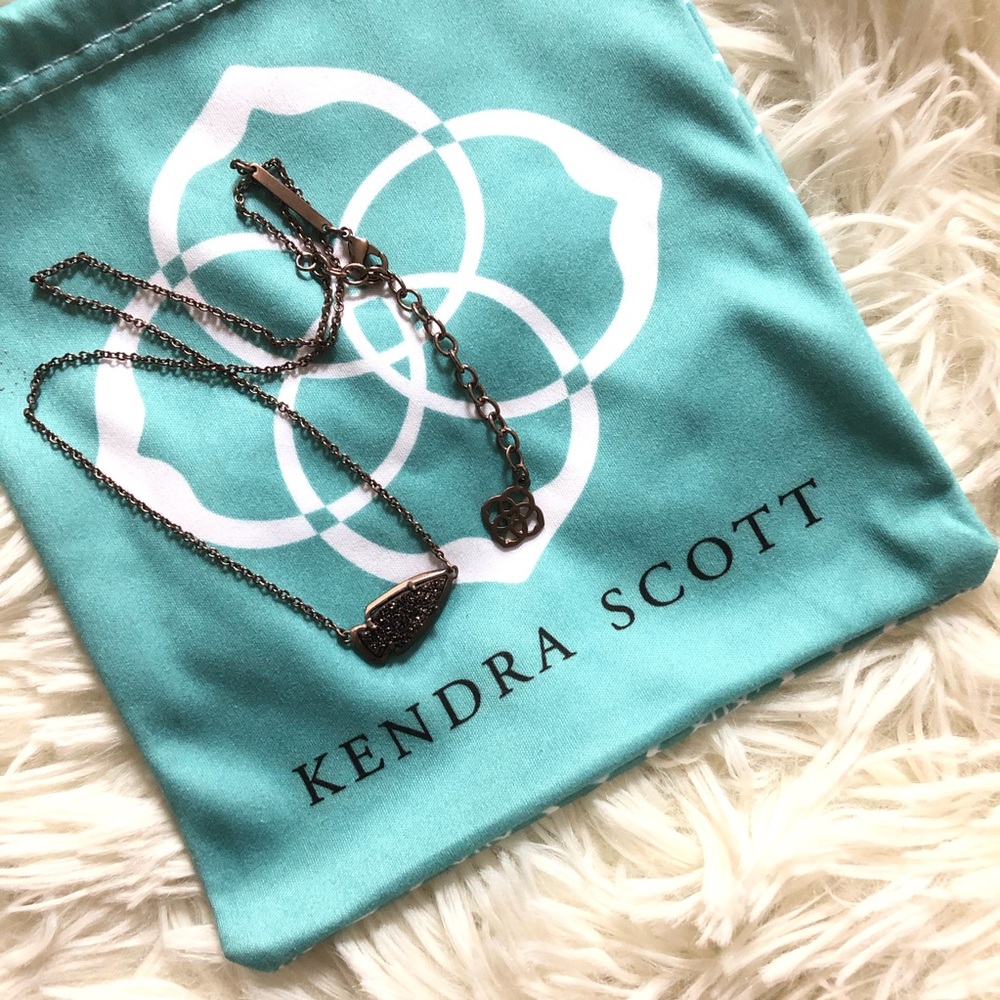 Kendra Scott necklace